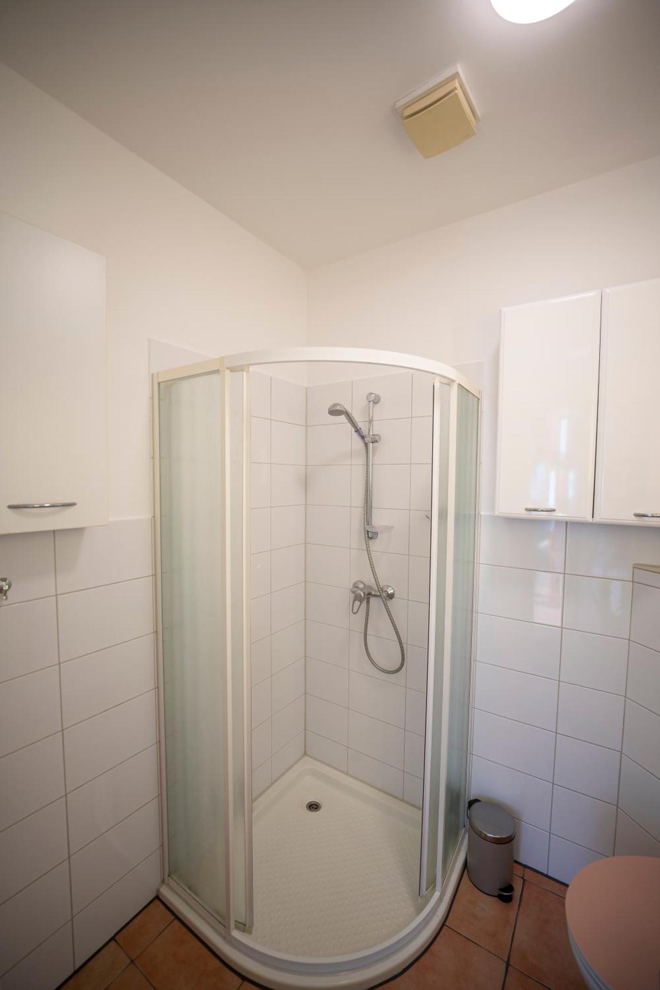 Haus Unterm Mammutbaum - Elberadweg Apartment Magdeburg Exterior photo