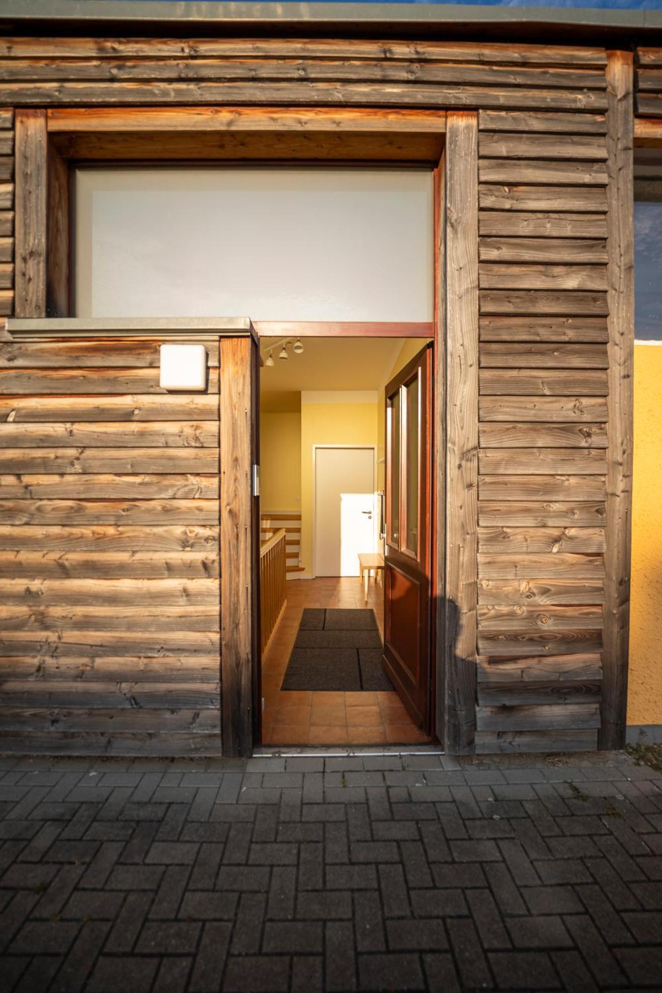 Haus Unterm Mammutbaum - Elberadweg Apartment Magdeburg Exterior photo